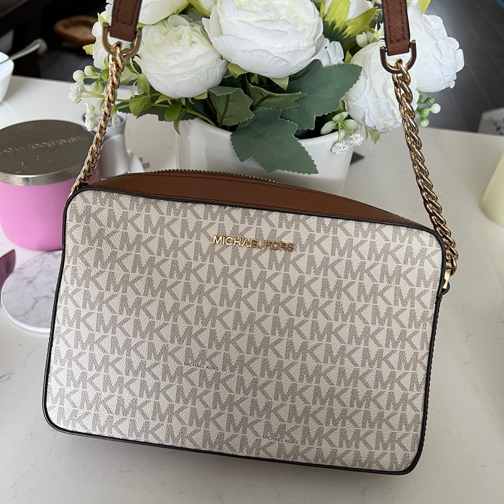 Michael Kors Jet Set East West Crossbody.